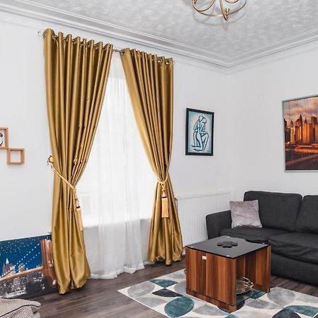 Entire Fabulous 2Bedroom First Floor Flat Located Within Close Proximity To City Centre & University Of Aberdeen With Private Parking Екстериор снимка