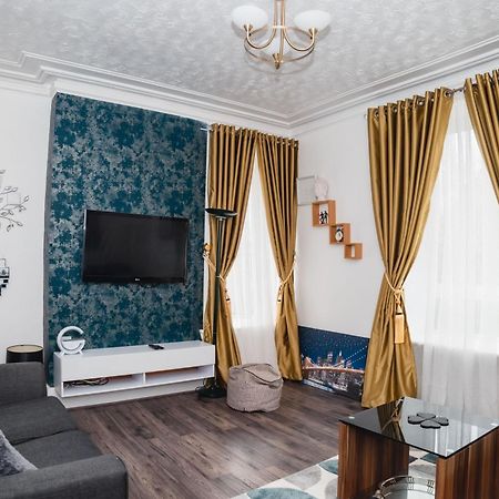 Entire Fabulous 2Bedroom First Floor Flat Located Within Close Proximity To City Centre & University Of Aberdeen With Private Parking Екстериор снимка