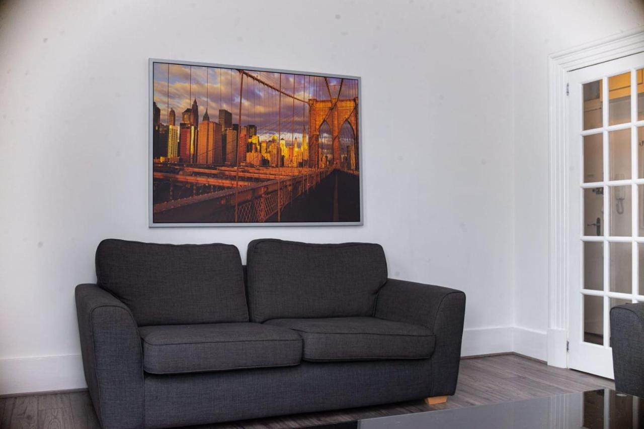 Entire Fabulous 2Bedroom First Floor Flat Located Within Close Proximity To City Centre & University Of Aberdeen With Private Parking Екстериор снимка