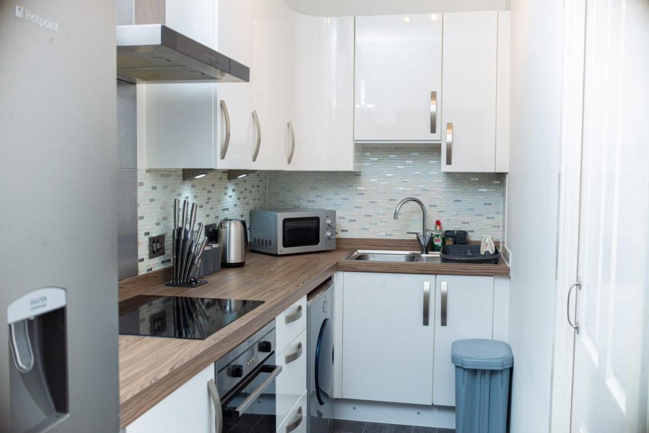 Entire Fabulous 2Bedroom First Floor Flat Located Within Close Proximity To City Centre & University Of Aberdeen With Private Parking Екстериор снимка