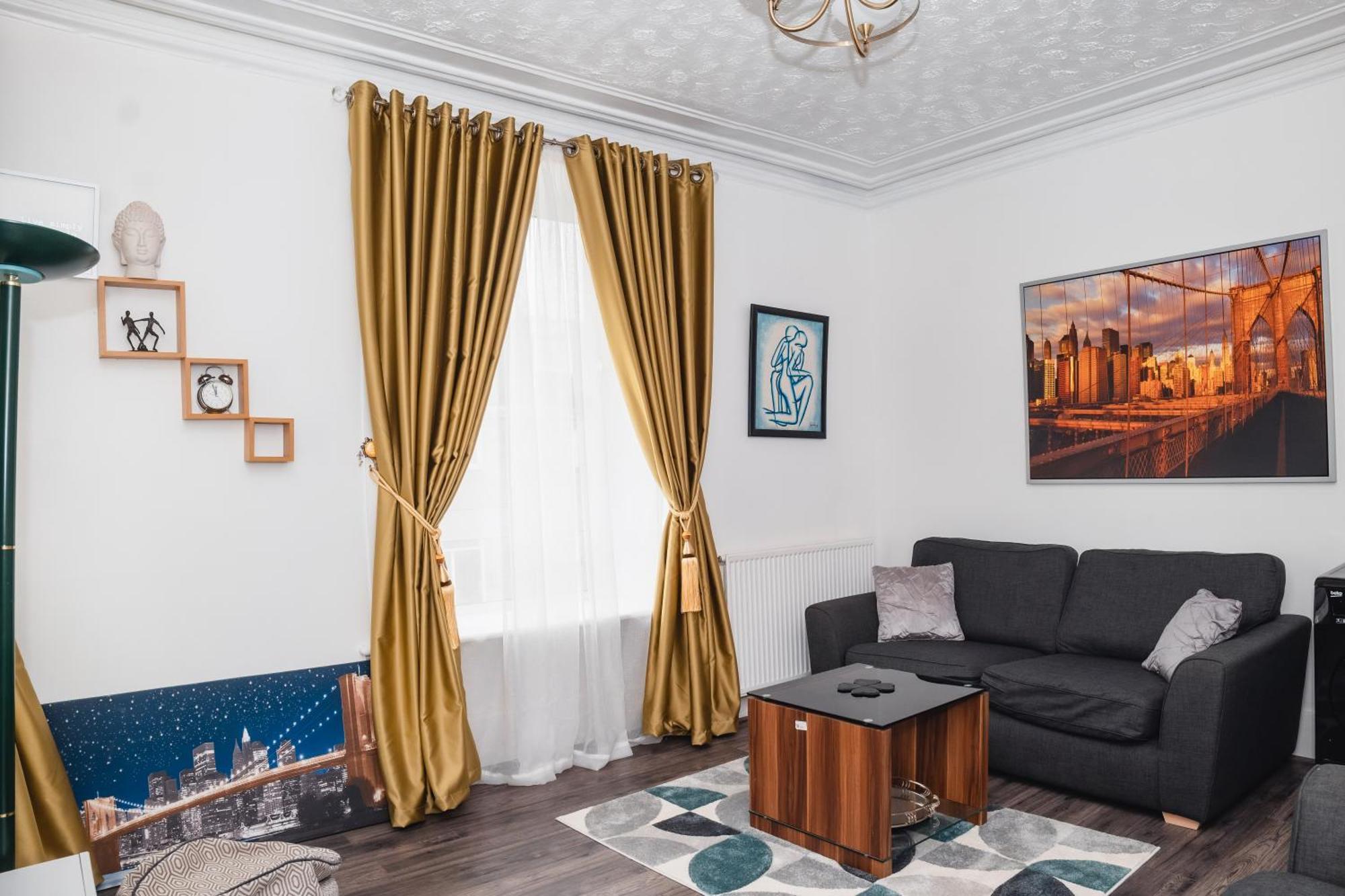Entire Fabulous 2Bedroom First Floor Flat Located Within Close Proximity To City Centre & University Of Aberdeen With Private Parking Екстериор снимка