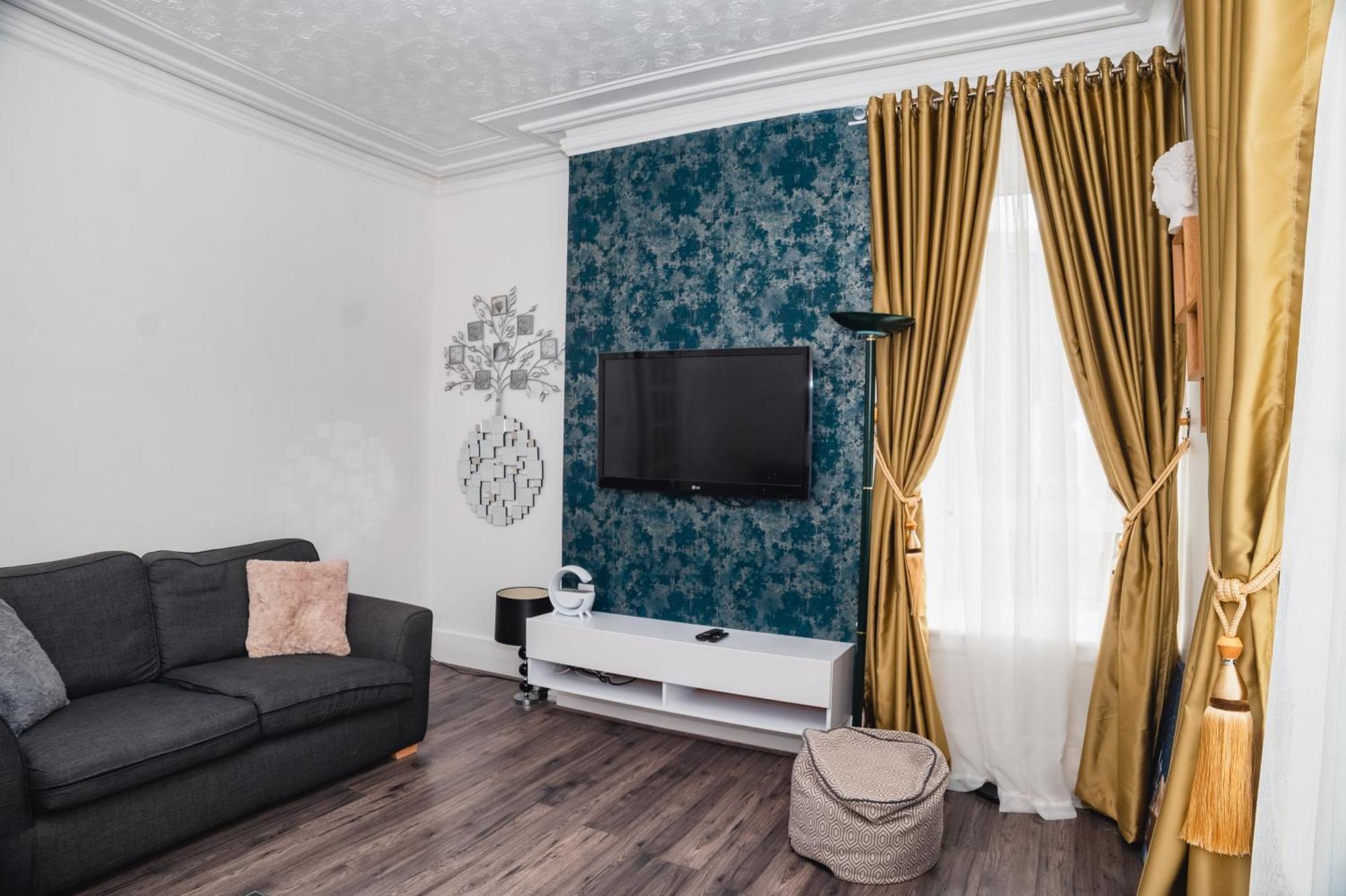 Entire Fabulous 2Bedroom First Floor Flat Located Within Close Proximity To City Centre & University Of Aberdeen With Private Parking Екстериор снимка