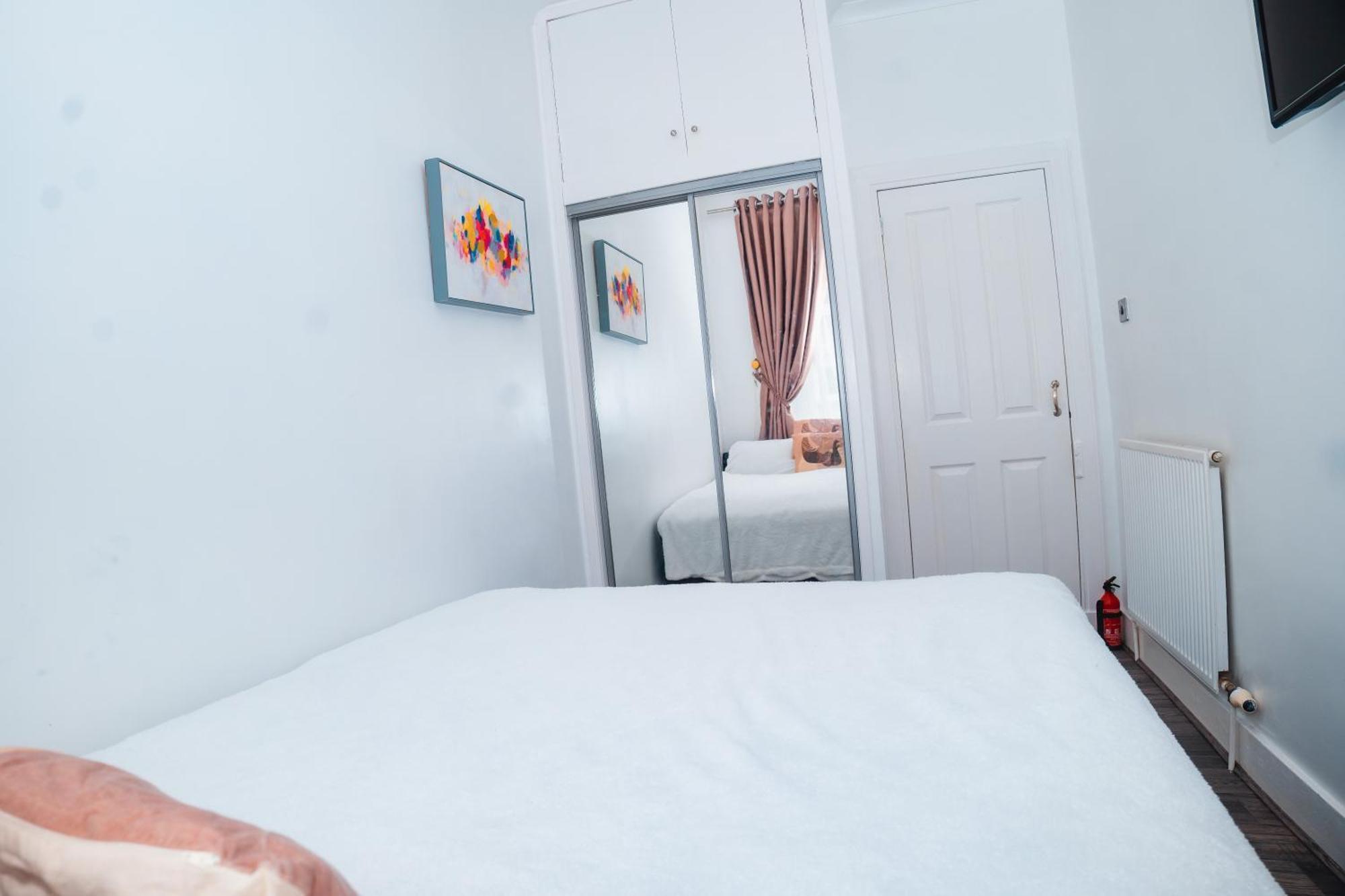Entire Fabulous 2Bedroom First Floor Flat Located Within Close Proximity To City Centre & University Of Aberdeen With Private Parking Екстериор снимка