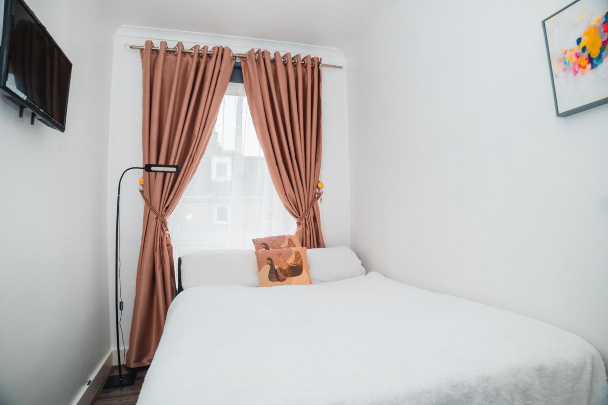 Entire Fabulous 2Bedroom First Floor Flat Located Within Close Proximity To City Centre & University Of Aberdeen With Private Parking Екстериор снимка